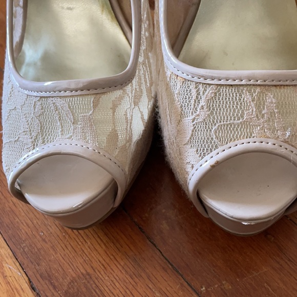 Guess Nude Lace Stilletos - Picture 6 of 9